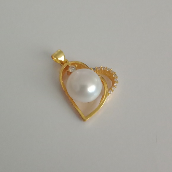 unknown Jewelry - 🧘 Vintage costume necklace charm